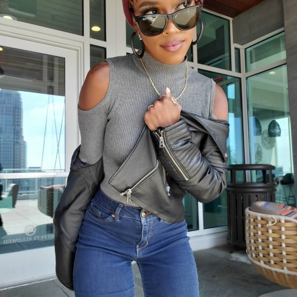 Impress Me - Open Shoulder Top Gray FINAL SALE - Picture 2 of 7